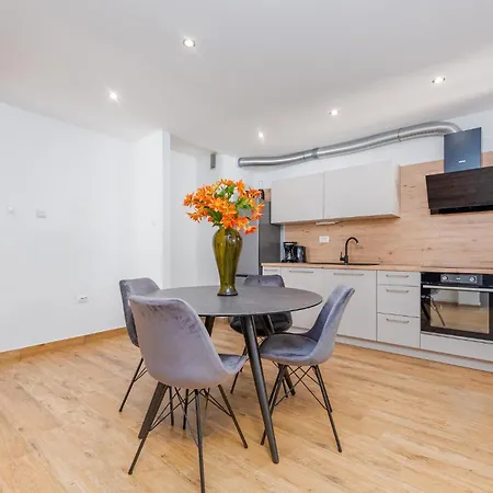 Apartamento Awesome In With Wifi